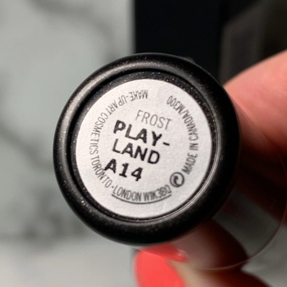 LNIB PLAYLAND Frost Lipstick MAC - Picture 7 of 16